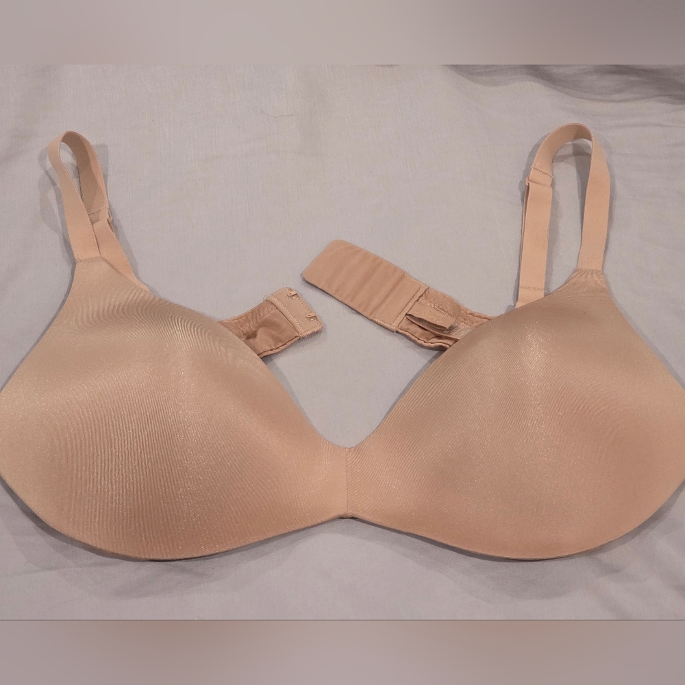 SKIMS Fits Everybody T-Shirt Form Wireless Bra